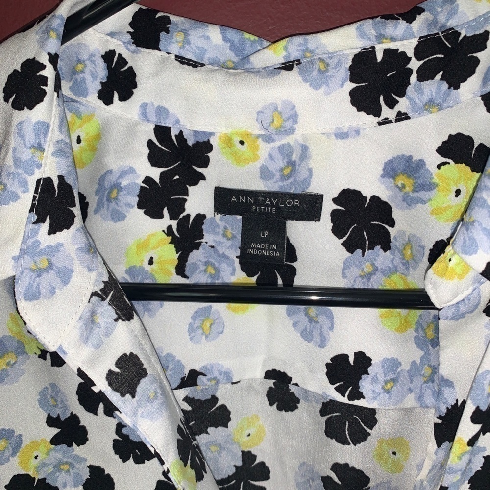Ann Taylor Floral Top | Petite large - Picture 3 of 3